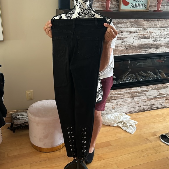 Black Jeans with back laces - Picture 2 of 2